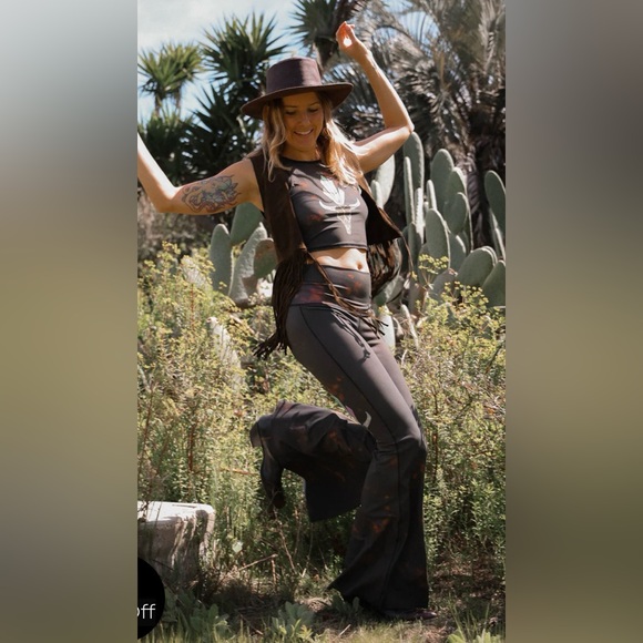 Buffalo Princess Crop Bell Bottom - Picture 2 of 4